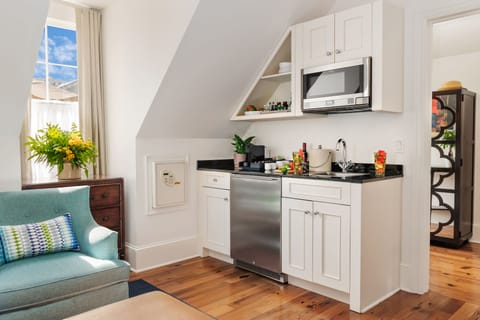 Suite (William Kerr) | Pillowtop beds, minibar, in-room safe, individually decorated