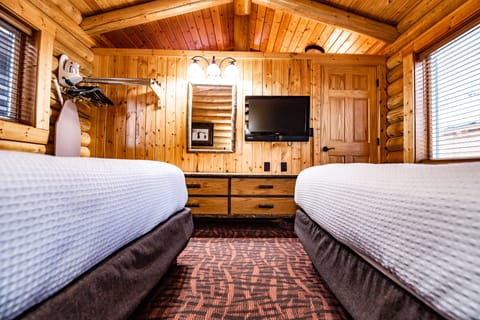 Deluxe Cabin | Hypo-allergenic bedding, in-room safe, blackout drapes