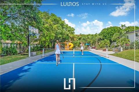 A fantastic court for epic hoops battles.