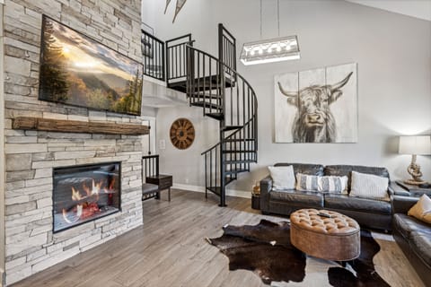 Condo, 2 Bedrooms | Living area | Smart TV
