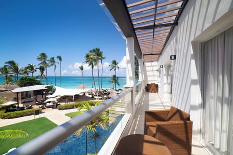 Luxury Chairman Two Bedroom Suite Ocean Front Diamond Club | Hypo-allergenic bedding, free minibar, in-room safe, desk