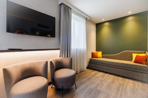 Next Generation, Family room | Premium bedding, in-room safe, desk, laptop workspace