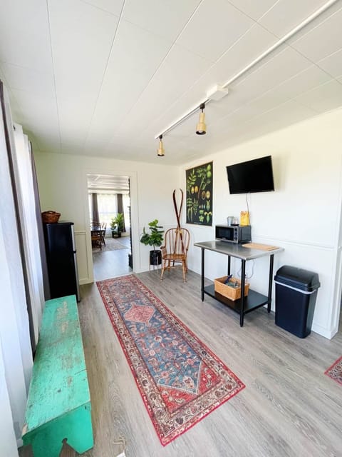 Entry way with extra prep space