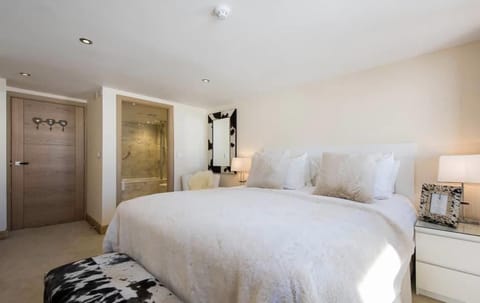 Deluxe Double or Twin Room | Egyptian cotton sheets, premium bedding, down comforters, pillowtop beds