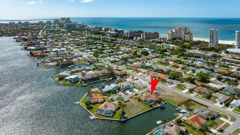 Walk to Beach Access @ Collier & Maple