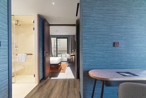 Heaven Acropolis Suite with Lounge Access | Hypo-allergenic bedding, minibar, in-room safe, individually decorated