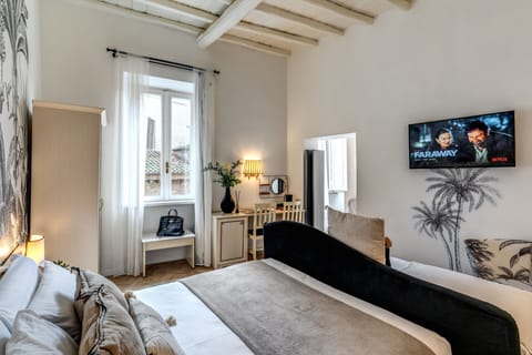 Family Suite | Premium bedding, down comforters, desk, laptop workspace