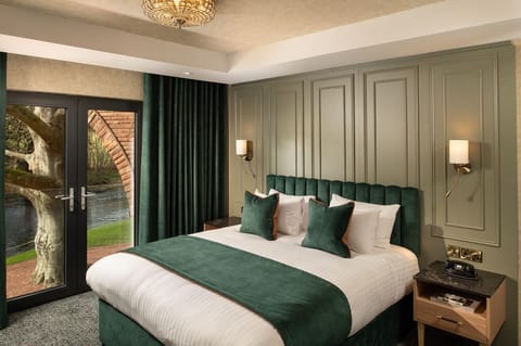 Superior Double Room | Desk, iron/ironing board, free WiFi, bed sheets