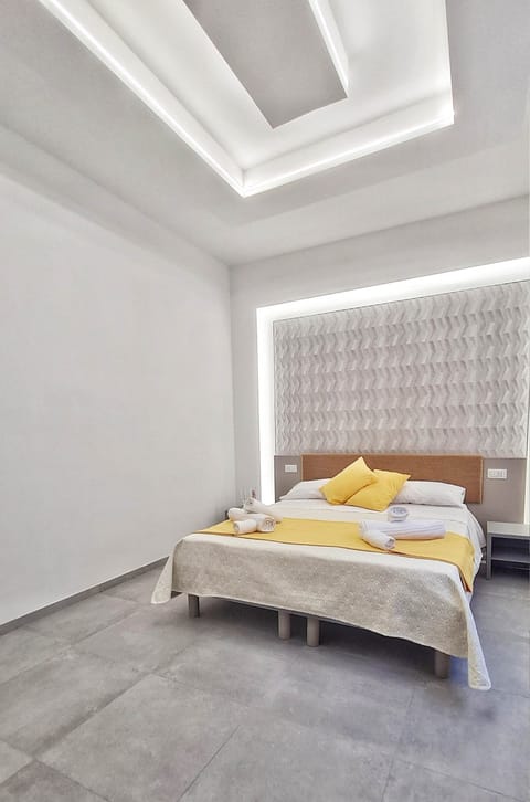 Camera con balcone (Ambra) | Down comforters, pillowtop beds, minibar, desk