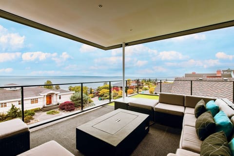 Deck w/ Hot Tub + Panoramic Views