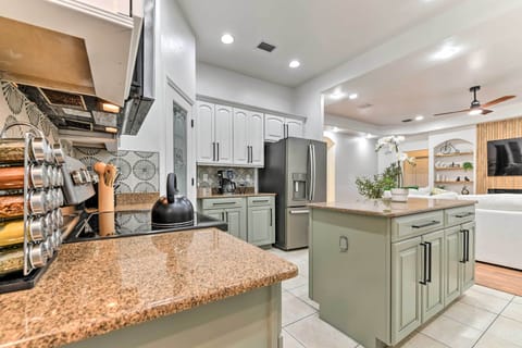 Kitchen | Pots & Pans | Slow Cooker | Blender | Toaster