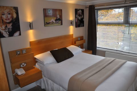 Standard Double Room | In-room safe, desk, free WiFi, bed sheets