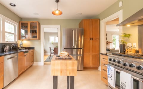 Fully equipped chefs kitchen, with three compartment French door fridge/freezer.