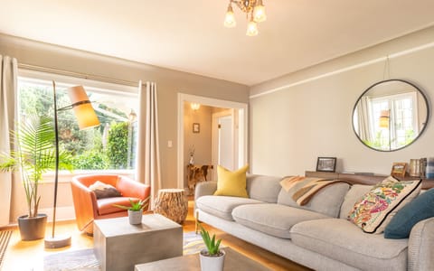 Ground floor living room, with gas fireplace and plenty of books and board games
