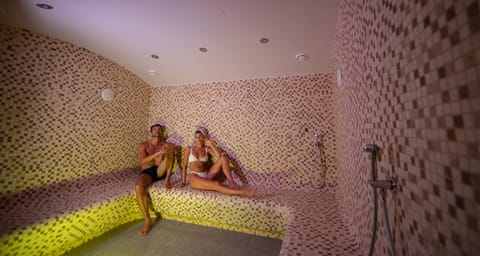 Couples treatment rooms, sauna, hot tub, steam room, Turkish bath