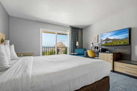 Deluxe Room, 1 King Bed, Balcony, Ocean View | Beach/ocean view