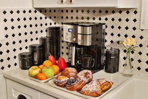 Combo drip/pod coffee maker and Grinder