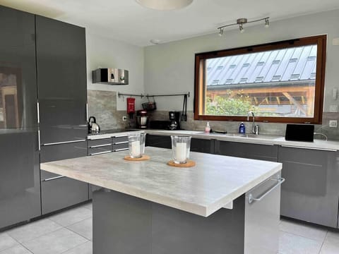 Well equipped modern kitchen