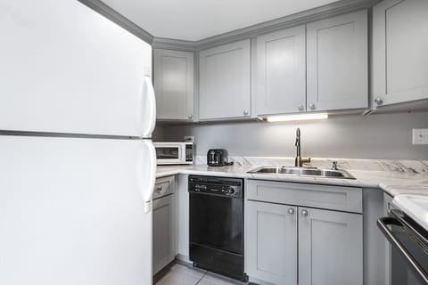 Fully Equipped Kitchen!!