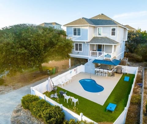 Curious Traveler: Aerial View of the House with Private Pool Area for an Exclusive Outdoor Retreat
