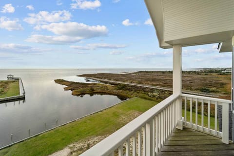 Nestled in a private harborside community, Harbormaster's soundfront location is ideal for the whole family.
