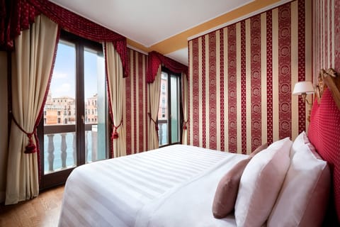 Grand Suite, Canal View (Grand Canal) | Free minibar items, in-room safe, desk, laptop workspace