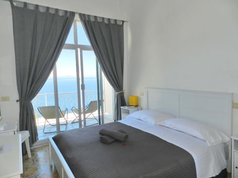 Standard Double Room, Balcony, Sea View | Minibar, in-room safe, individually decorated, desk