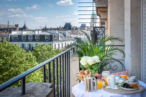 Room with Balcony | Premium bedding, pillowtop beds, free minibar, in-room safe