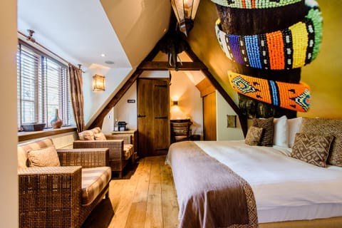 Deluxe Double Room | Bathroom | Free toiletries, hair dryer, bathrobes, slippers