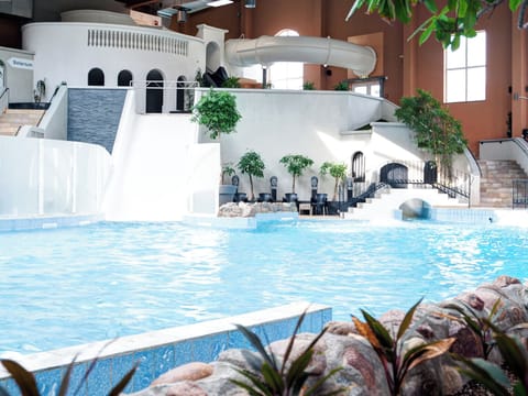 2 indoor pools