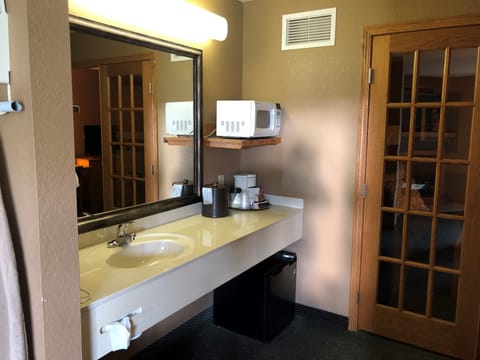 Suite, 1 King Bed with Sofa Bed, Non Smoking | Bathroom | Combined shower/tub, free toiletries, hair dryer, towels