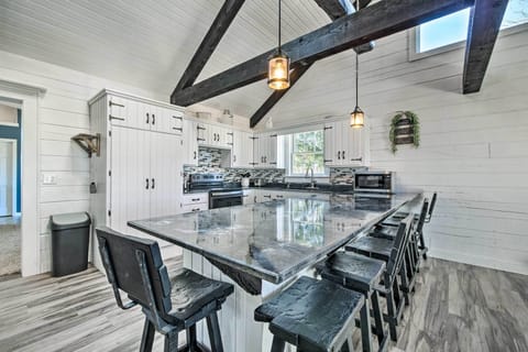 Kitchen | Cooking Basics | Coffee Maker | Paper Towels/Trash Bags Provided