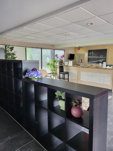 Concierge desk