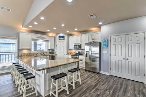 Crystal Beach Vacation Rental | 4BR | 3.5BA | 2,100 Sq Ft | Stairs Required