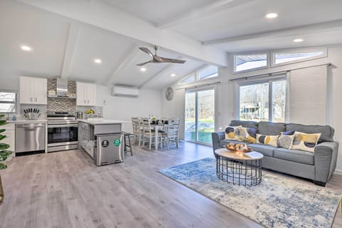 Tobyhanna Vacation Rental | 2BR | 1.5BA | 950 Sq Ft | 5 Steps Required to Access