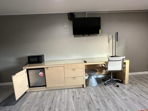 Individually furnished, desk, laptop workspace, free WiFi