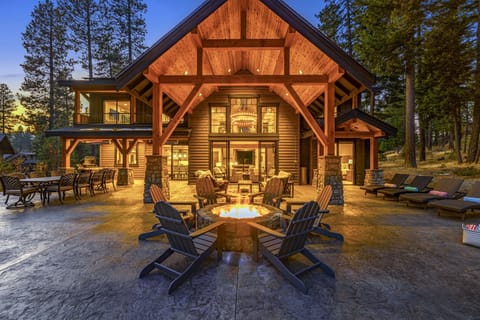 Suncadia Dreaming — glowing fire pit & outdoor lounge at Suncadia