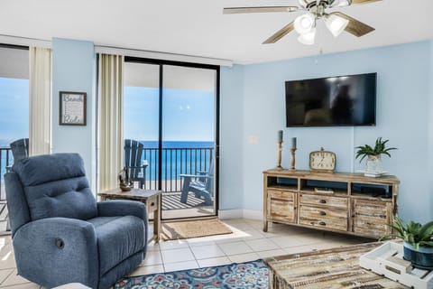 Aquavista 404W living with a view