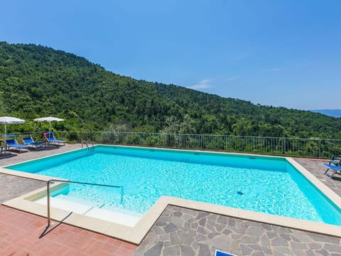 Water, Sky, Property, Swimming Pool, Azure, Rectangle, Plant, Building, Tree, Composite Material