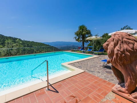 Water, Sky, Plant, Swimming Pool, Tree, Sculpture, Outdoor Furniture, Rectangle, Grass, Statue