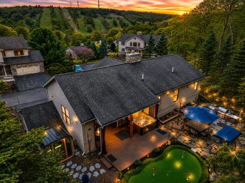 Perched in Lake Harmony with stunning views of Big Boulder Mountain.