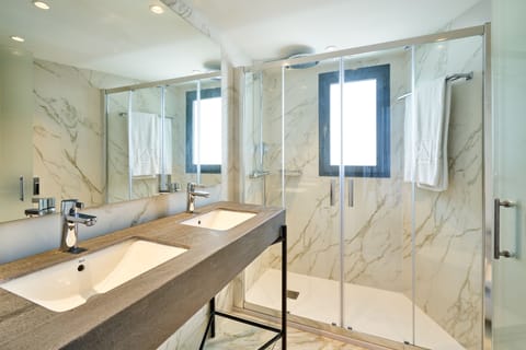 Shower, eco-friendly toiletries, hair dryer, towels