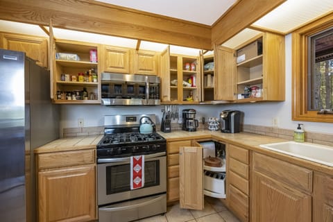 This kitchen is fully stocked and ready for your home cooked meals!
