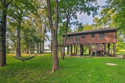 Lacon Vacation Rental | 2BR | 1BA | 1,000 Sq Ft | Stairs Required