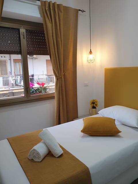 Standard Single Room | Minibar, in-room safe, desk, iron/ironing board