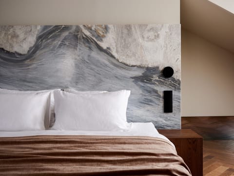 Premium bedding, in-room safe, desk, laptop workspace