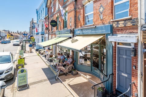 The Bolthole, Aldeburgh: A charming apartment on Aldeburgh High Street