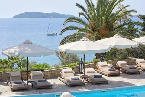 Outdoor pool, pool umbrellas, sun loungers