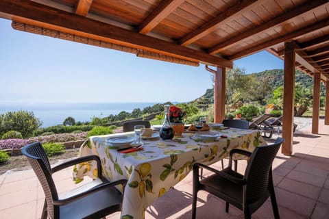 La veranda e la vista mare