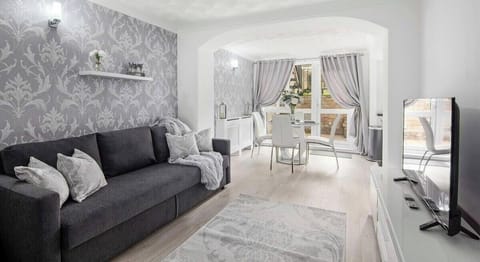 Deluxe Apartment - Lounge & Dining Area